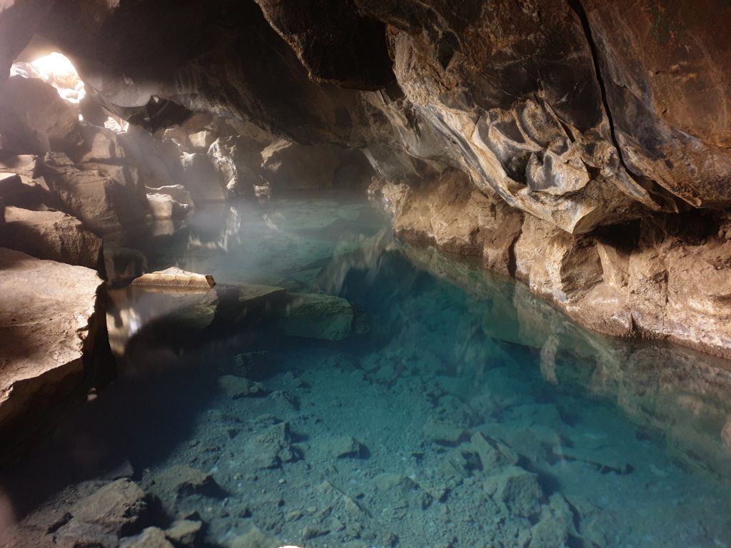 Island - Nordsland - Grjotagja Cave - Höhle