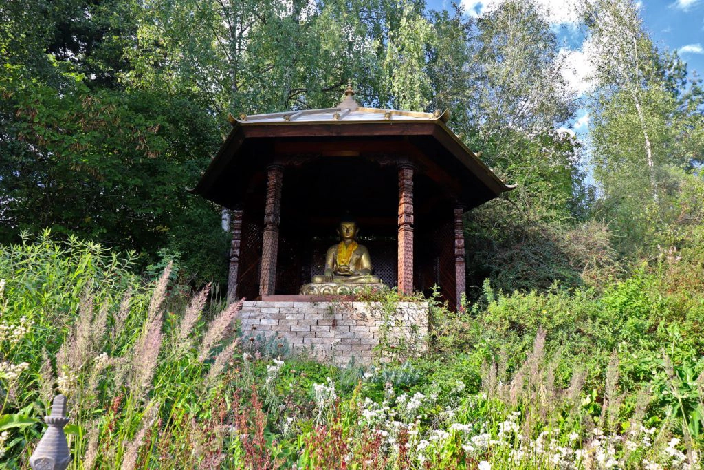 Deutschland - Wiesent - Nepal Himalaya Park - Heidegarten Buddha Eingang