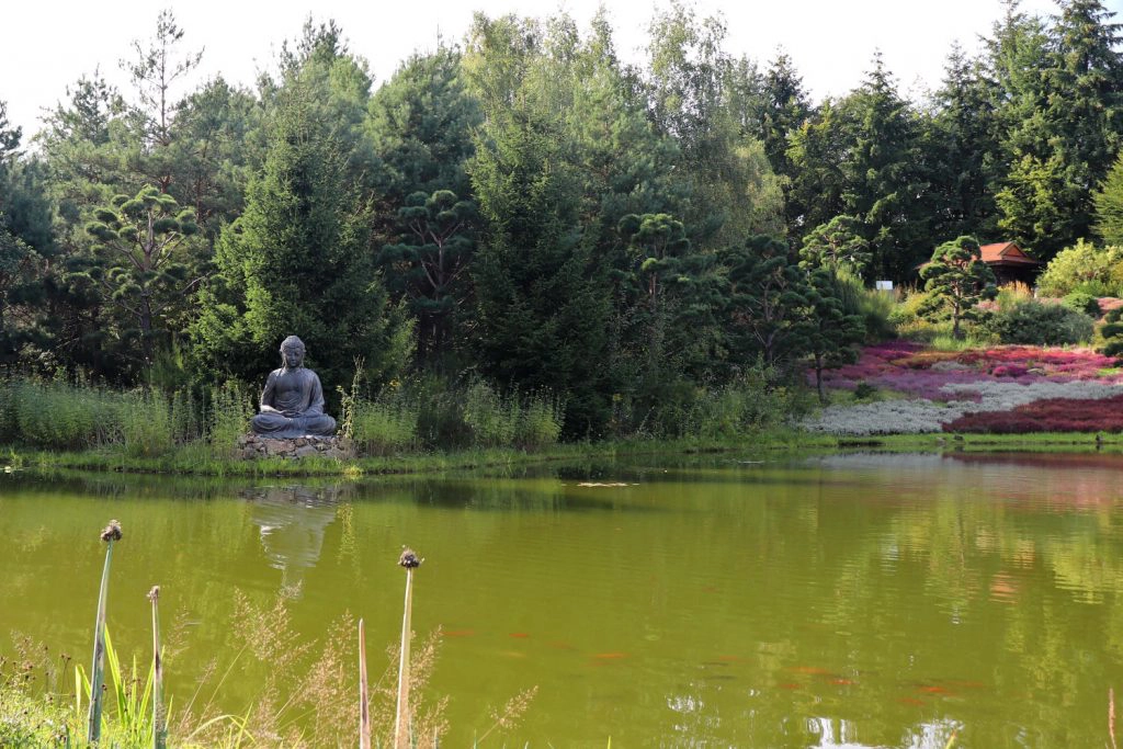 Deutschland - Wiesent - Nepal Himalaya Park - Heidegarten Buddha grosser See