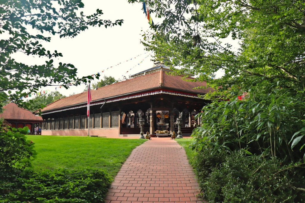 Deutschland - Wiesent - Nepal Himalaya Park - Pavillon Weg