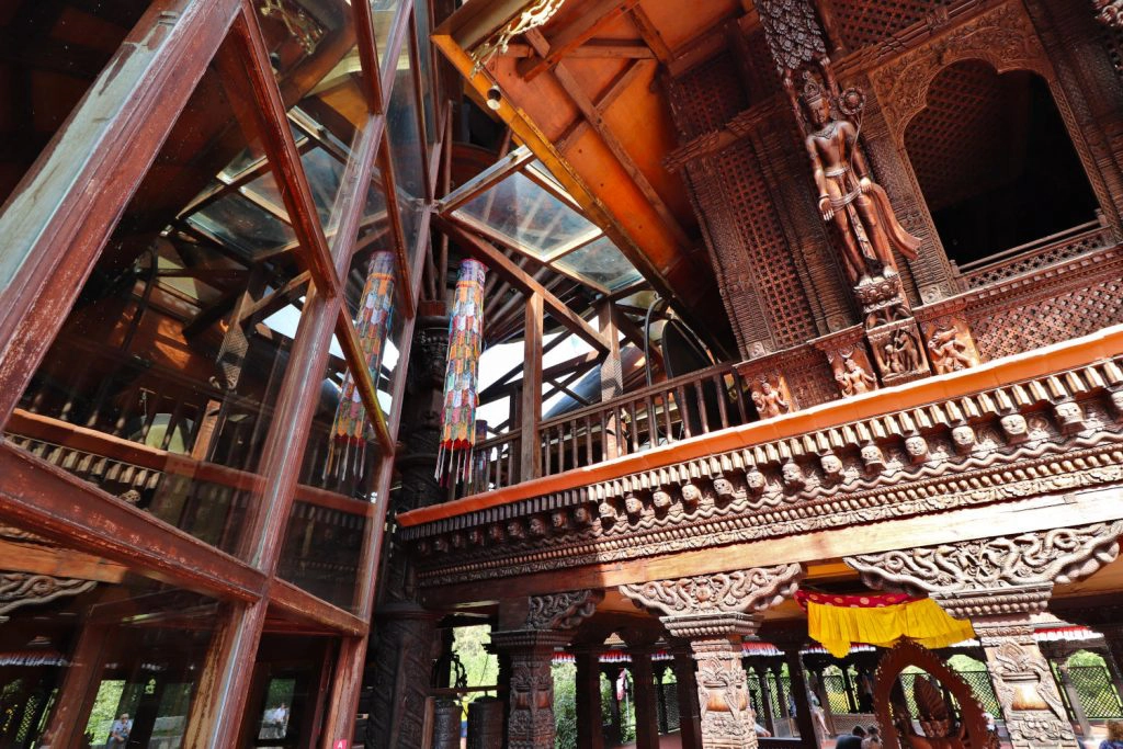 Deutschland - Wiesent - Nepal Himalaya Park - Pavillon innen obergeschoss