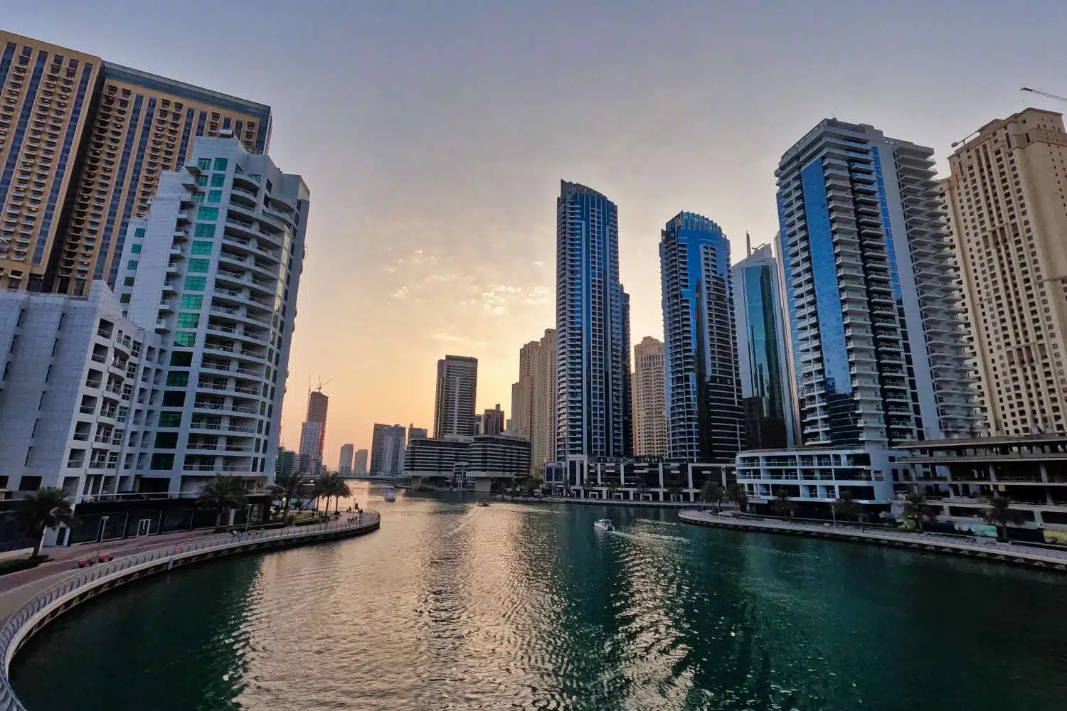VAE - Dubai - Dubai Marina - Kanal Abends