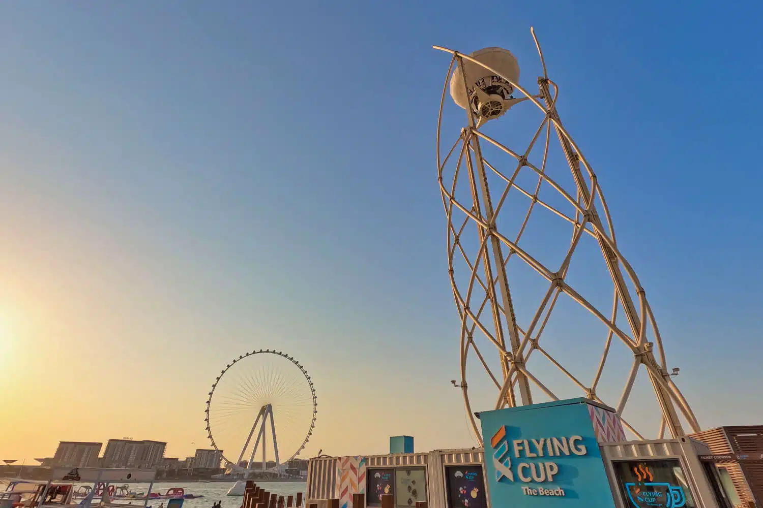 VAE - Dubai - Dubai Marina - Sonnenuntergang AIN Flying Cup