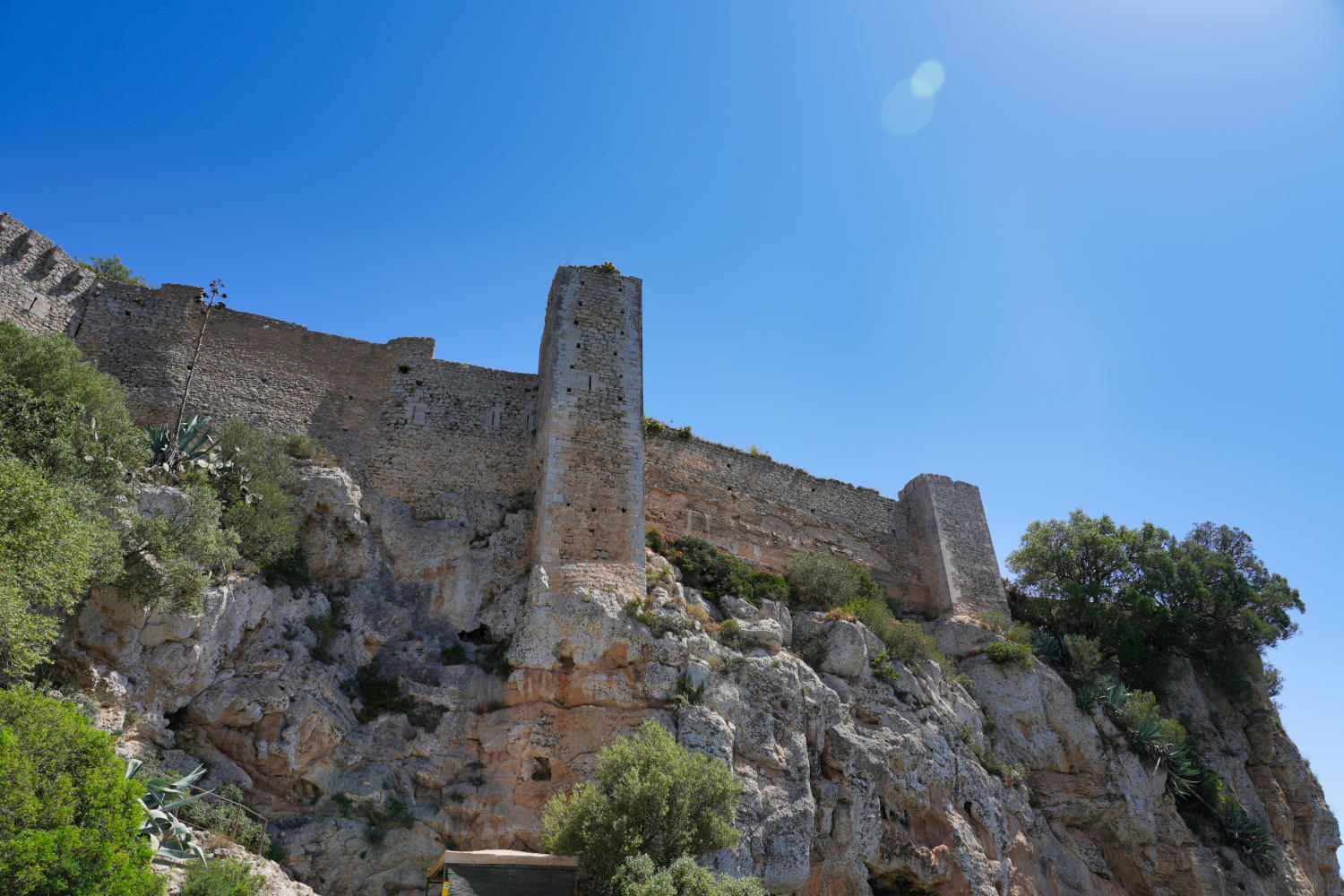 Spanien - Mallorca - Felanitx - Castell de Santueri - Mauer Aussen 2